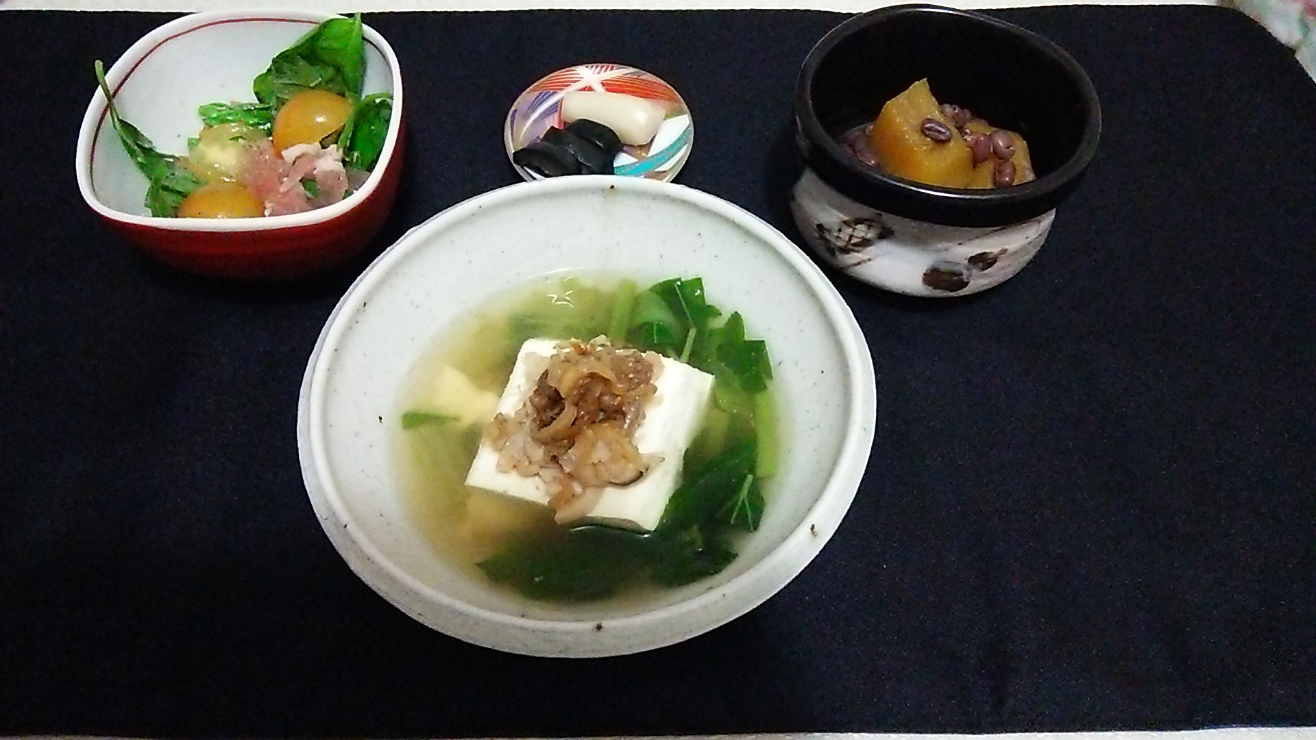 湯豆腐、いとこ煮、プチトマトサラダ